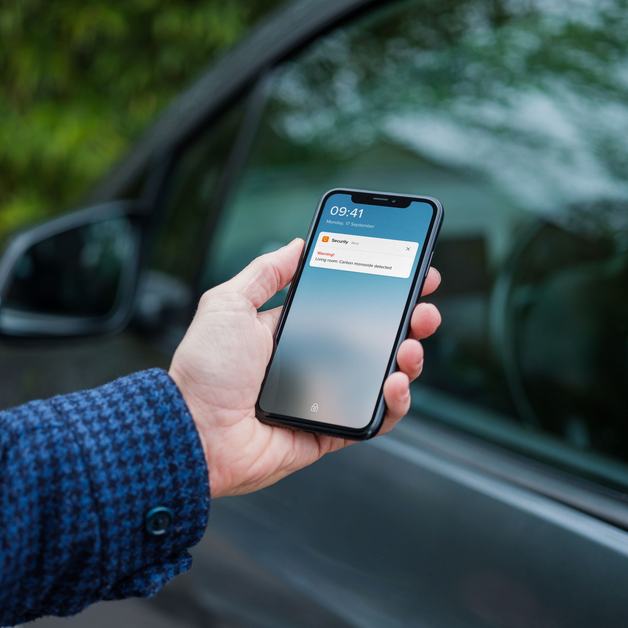 Disable the alarm easily from your smartphone.